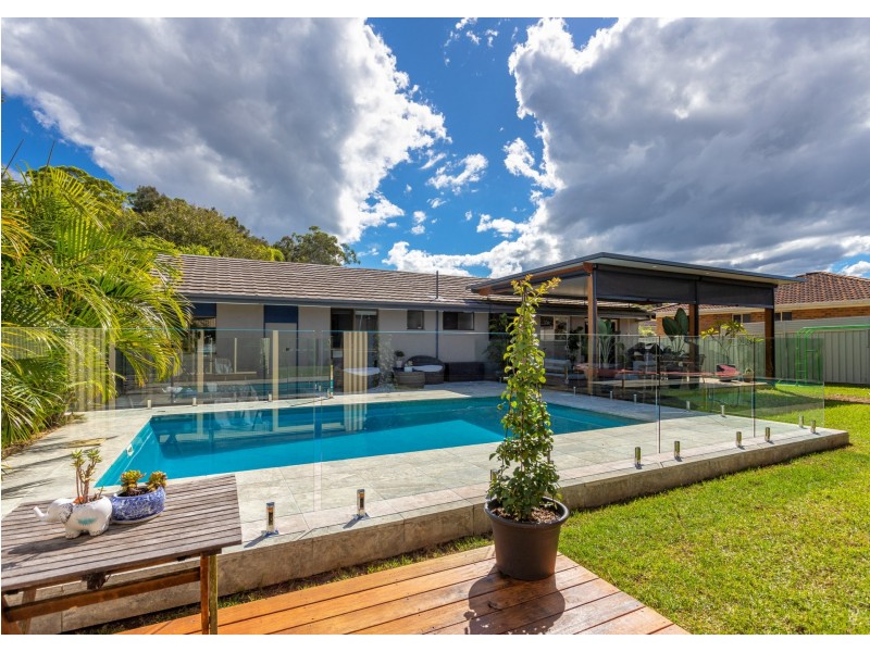 4 Molong Road, Old Bar NSW 2430