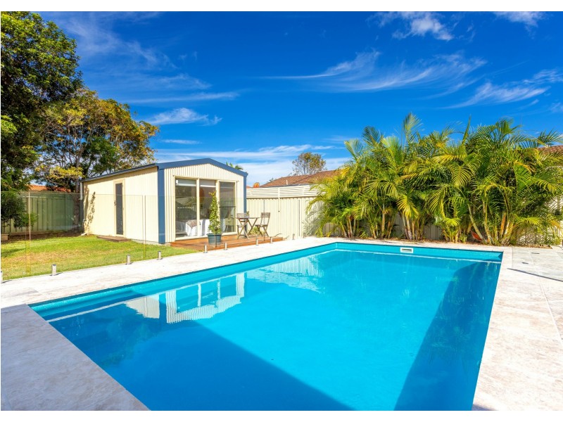 4 Molong Road, Old Bar NSW 2430