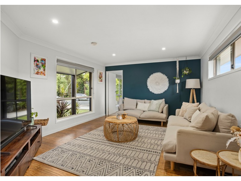 4 Molong Road, Old Bar NSW 2430