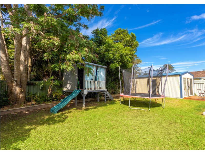 4 Molong Road, Old Bar NSW 2430