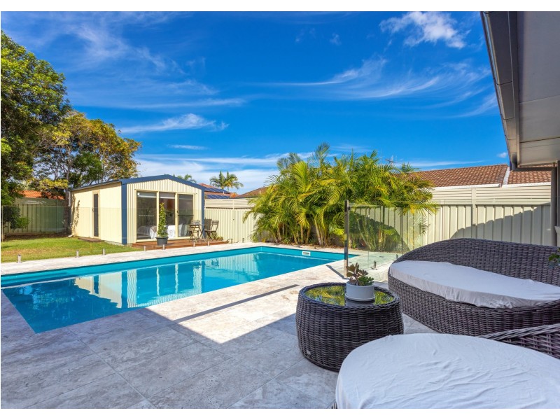 4 Molong Road, Old Bar NSW 2430