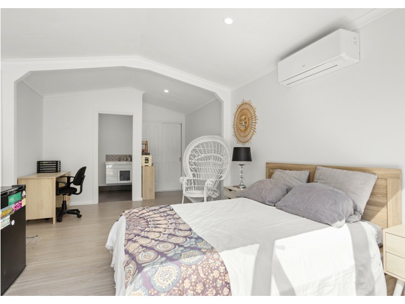 4 Molong Road, Old Bar NSW 2430