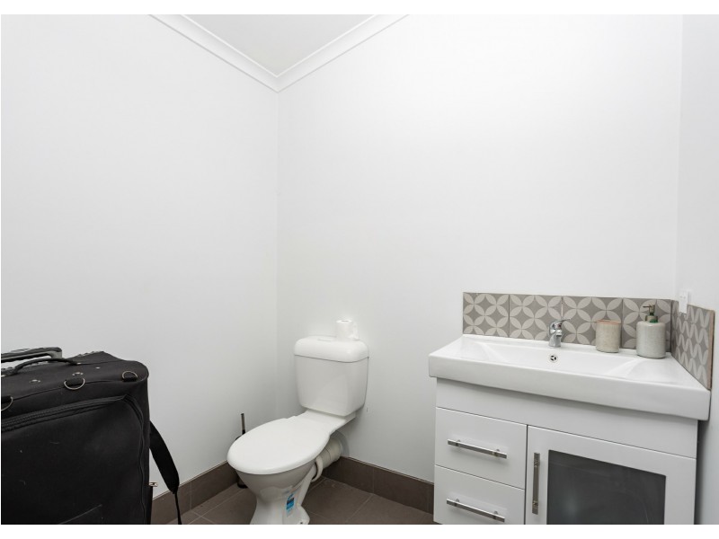 4 Molong Road, Old Bar NSW 2430