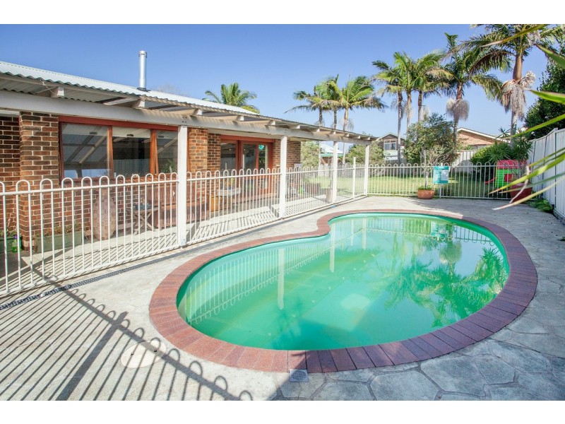 7 Carrabeen Drive, Old Bar NSW 2430