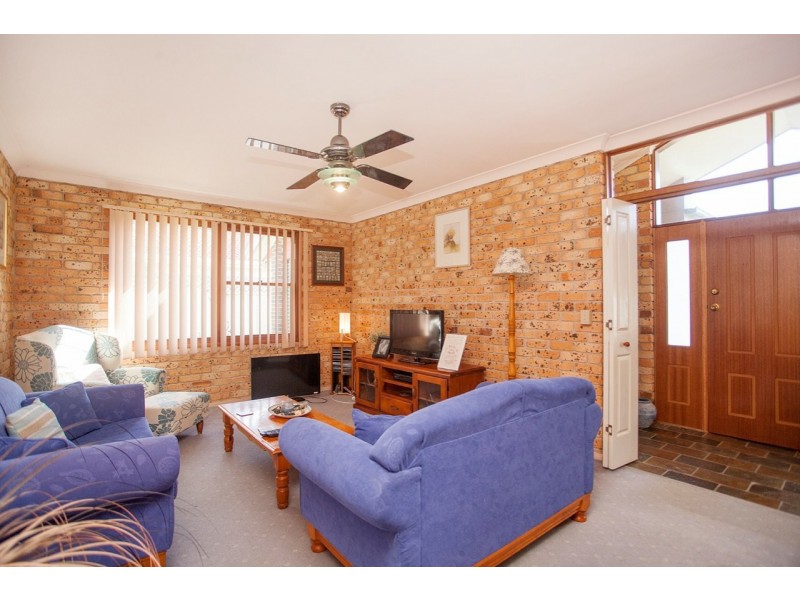 7 Carrabeen Drive, Old Bar NSW 2430