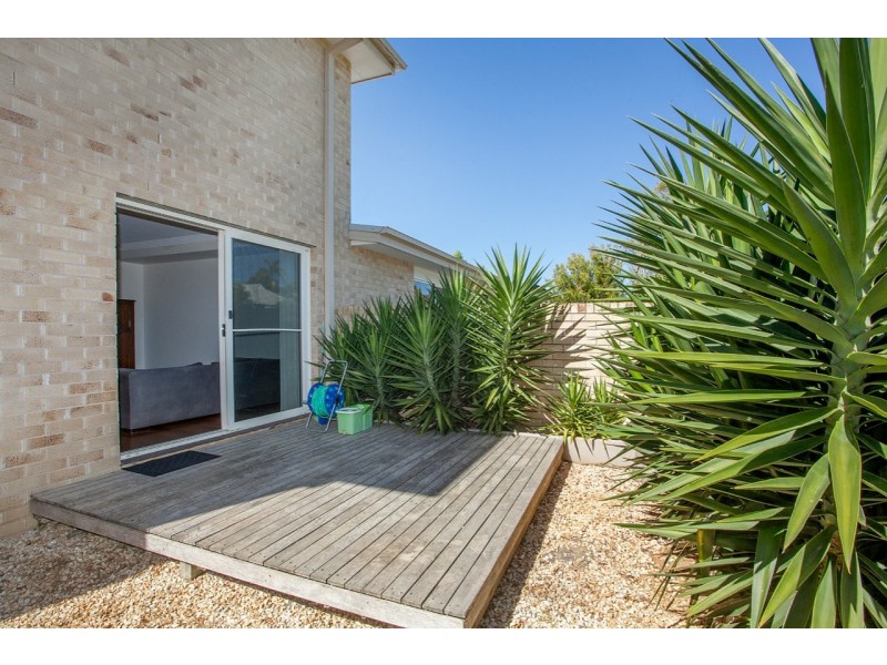 2/34 Mistral Place, Old Bar NSW 2430