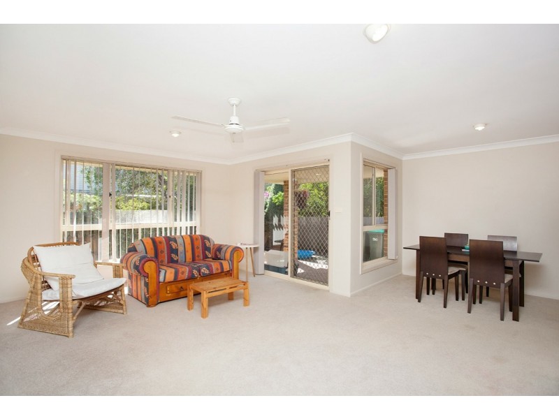 2/11 Farleigh Street, Old Bar NSW 2430