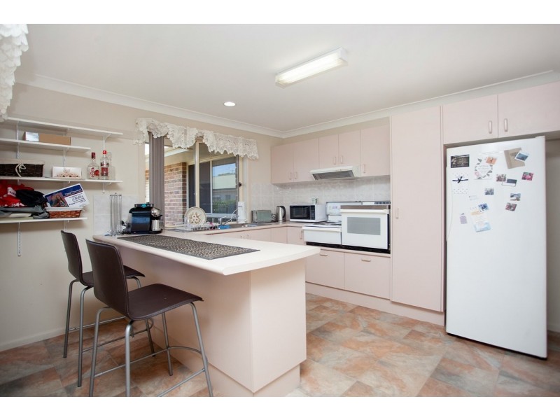 2/11 Farleigh Street, Old Bar NSW 2430