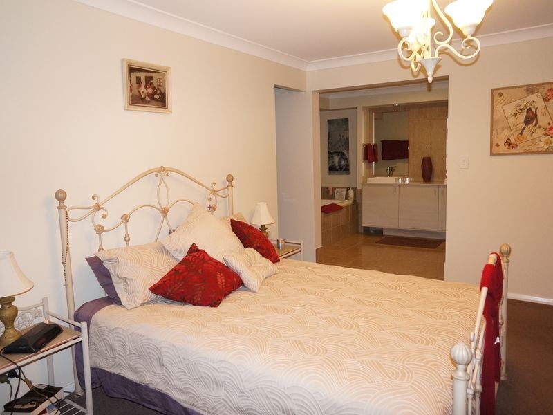 8 Kadungle Close, Wallabi Point NSW 2430