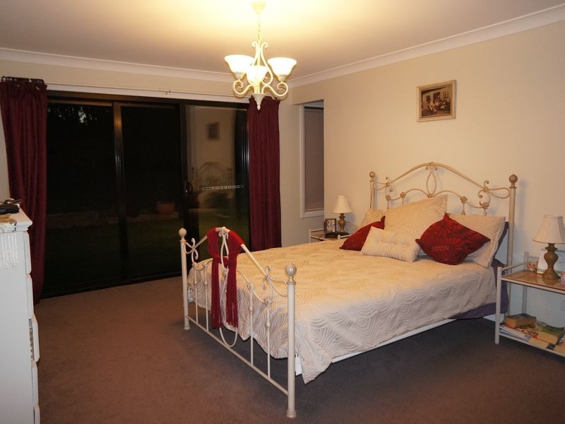 8 Kadungle Close, Wallabi Point NSW 2430