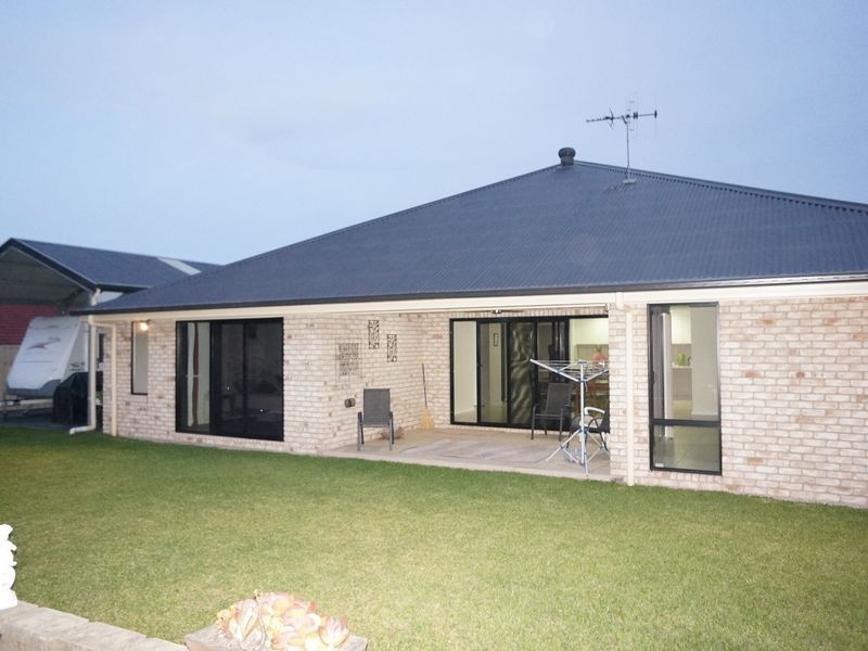 8 Kadungle Close, Wallabi Point NSW 2430