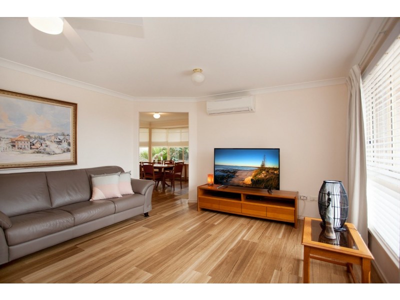 29 Pryor Crescent, Old Bar NSW 2430