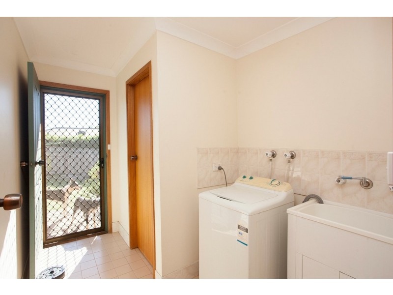 1 & 2/85 Old Bar Road, Old Bar NSW 2430