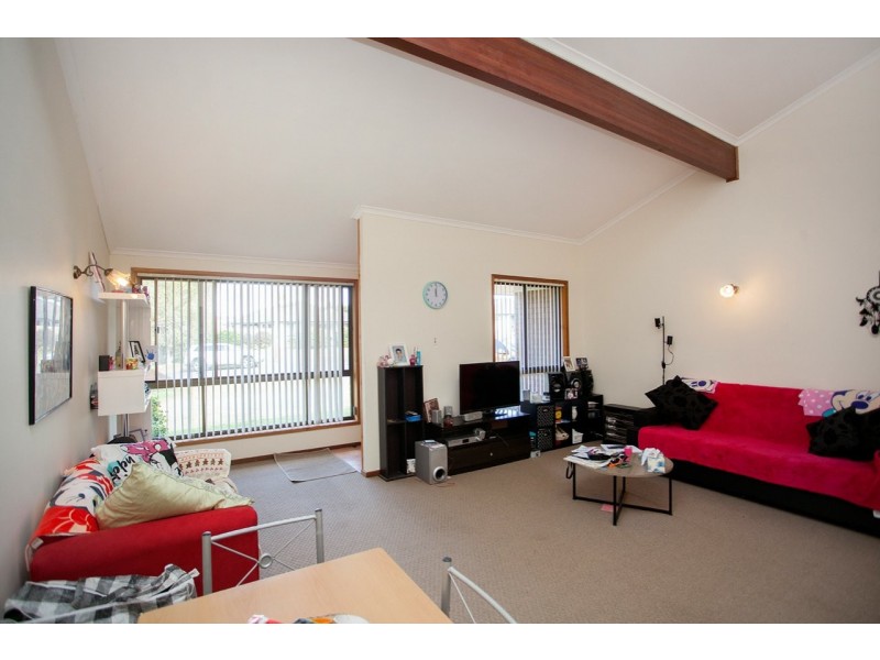 1 & 2/85 Old Bar Road, Old Bar NSW 2430