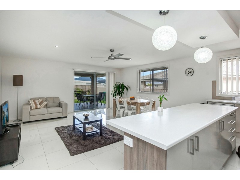 48 Albatross Way, Old Bar NSW 2430