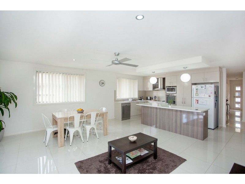 48 Albatross Way, Old Bar NSW 2430