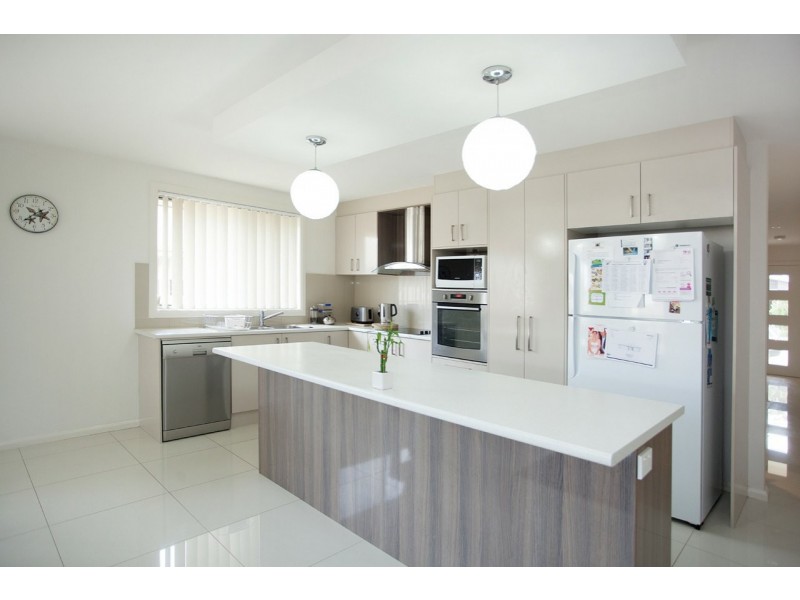 48 Albatross Way, Old Bar NSW 2430