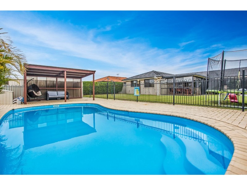 19 Bluehaven Drive, Old Bar NSW 2430