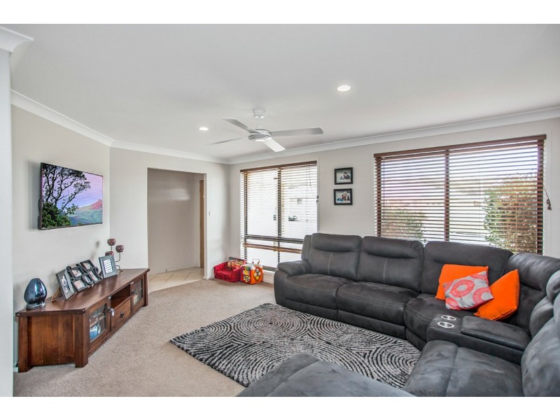 19 Bluehaven Drive, Old Bar NSW 2430
