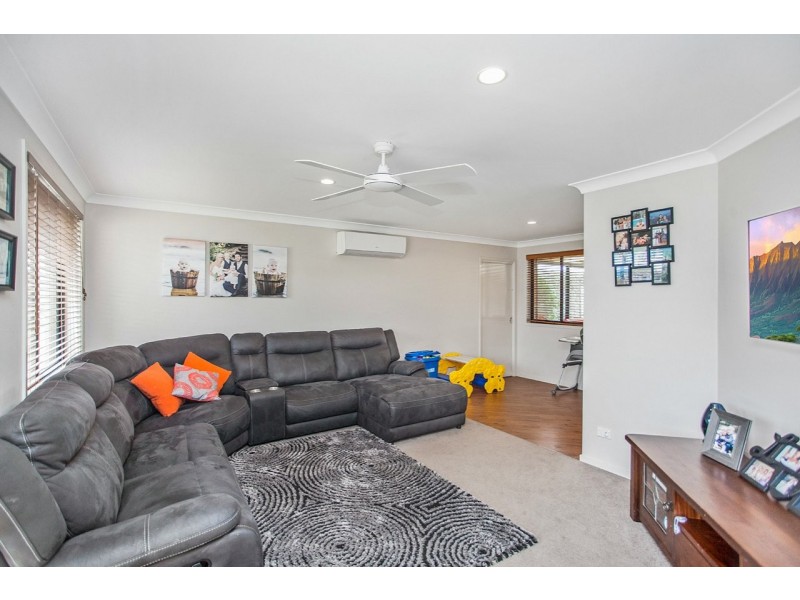 19 Bluehaven Drive, Old Bar NSW 2430
