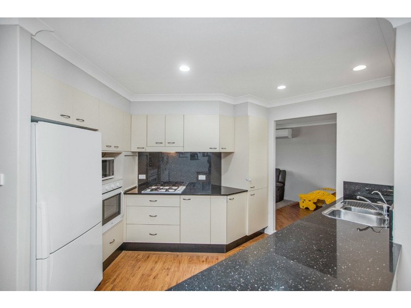 19 Bluehaven Drive, Old Bar NSW 2430