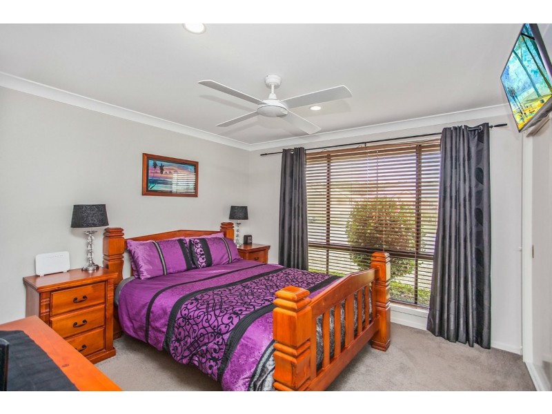 19 Bluehaven Drive, Old Bar NSW 2430