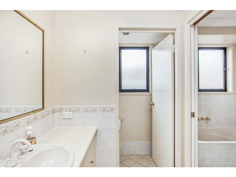 19 Bluehaven Drive, Old Bar NSW 2430