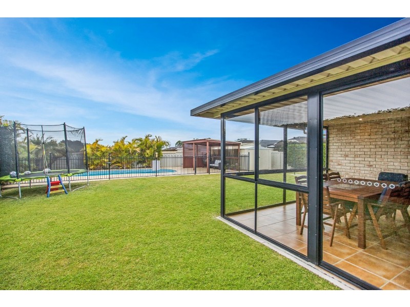 19 Bluehaven Drive, Old Bar NSW 2430