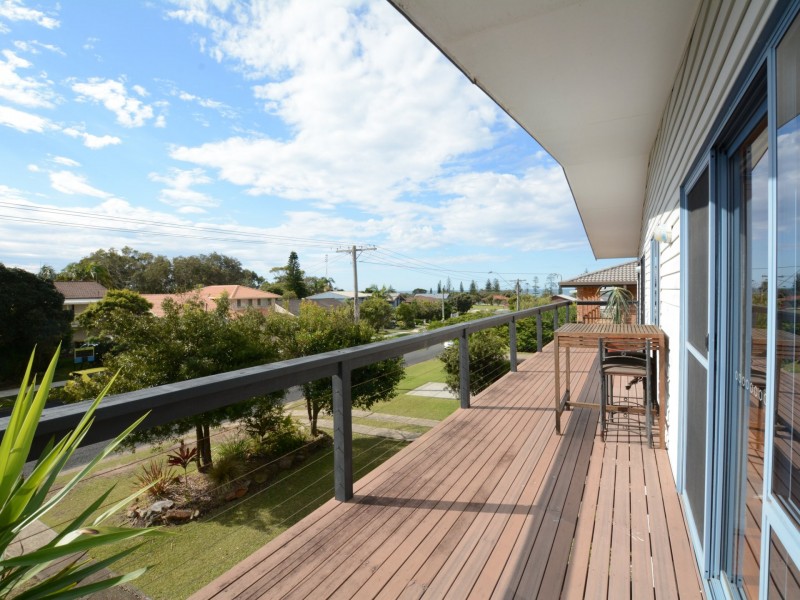 16 Old Bar Road, Old Bar NSW 2430