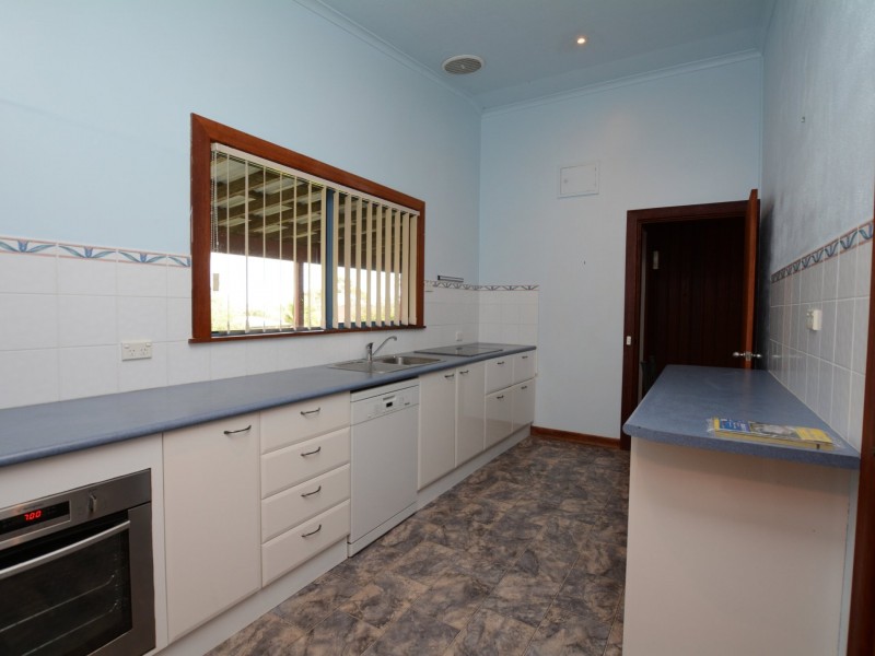 16 Old Bar Road, Old Bar NSW 2430