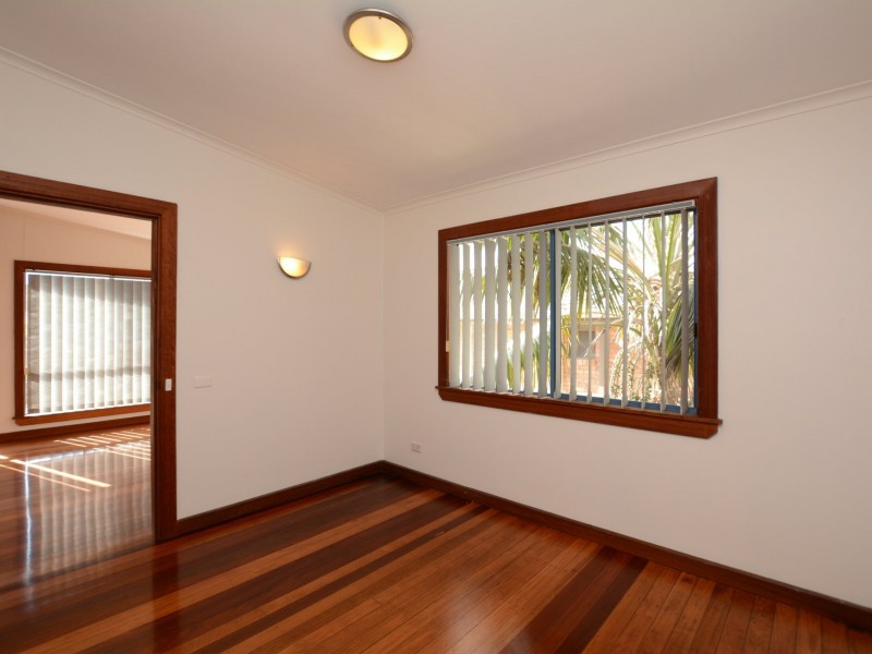 16 Old Bar Road, Old Bar NSW 2430