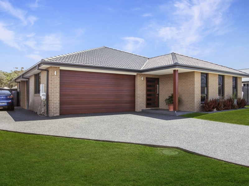 34 Bluehaven Drive, Old Bar NSW 2430