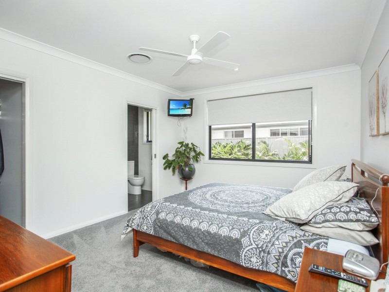 34 Bluehaven Drive, Old Bar NSW 2430