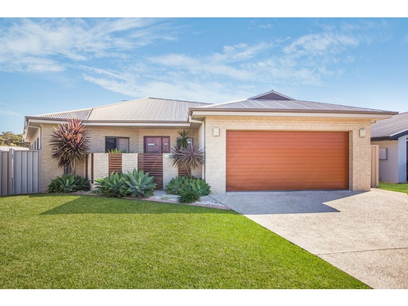 38 Bluehaven Drive, Old Bar NSW 2430