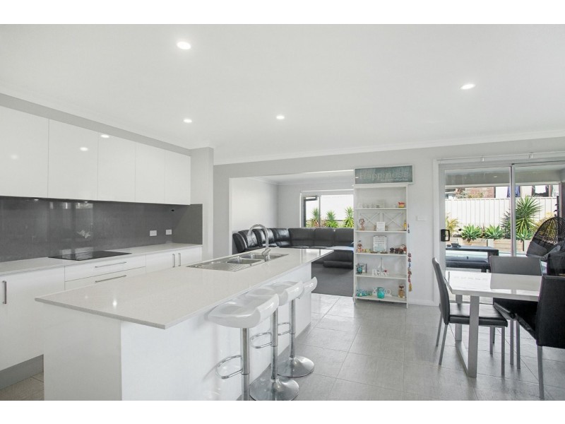 12 Howard Street, Wallabi Point NSW 2430