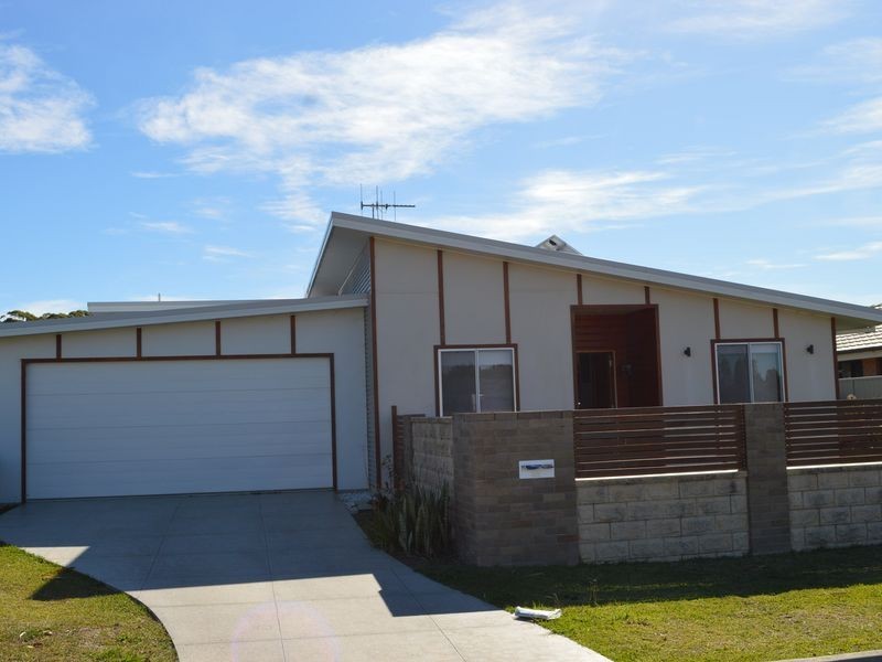 22 Bluehaven Drive, Old Bar NSW 2430
