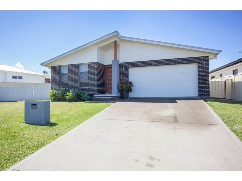 17 Shantull Drive, Wallabi Point NSW 2430