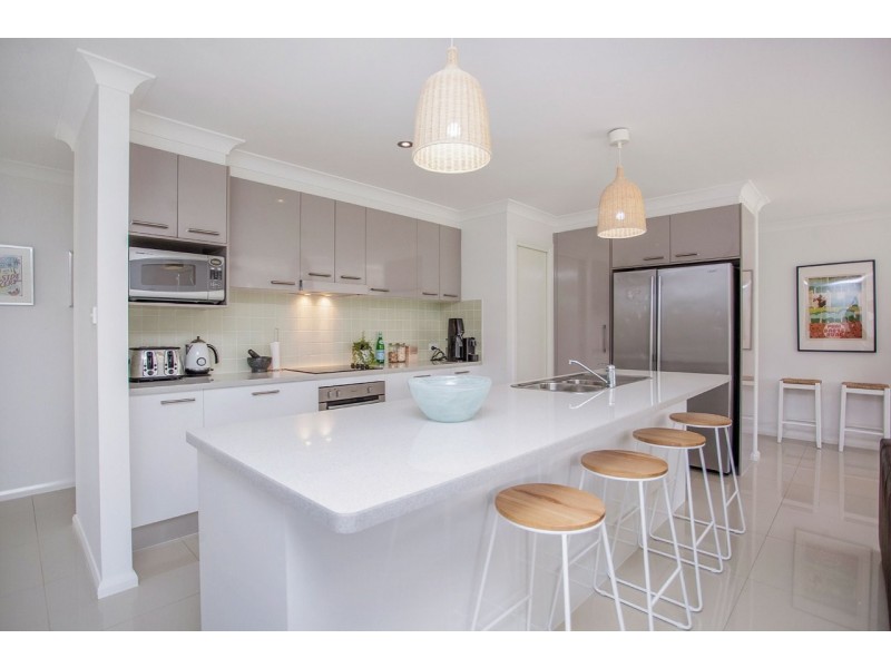 17 Shantull Drive, Wallabi Point NSW 2430