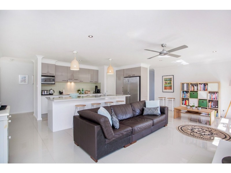 17 Shantull Drive, Wallabi Point NSW 2430