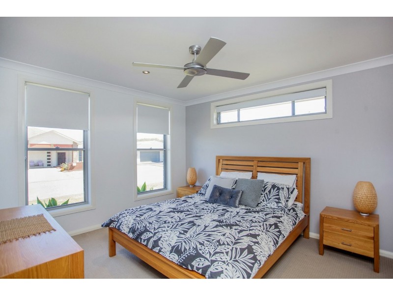 17 Shantull Drive, Wallabi Point NSW 2430