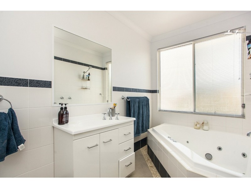 20 Surfsound Avenue, Wallabi Point NSW 2430