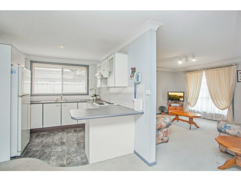 2/6 Casuarina Close, Old Bar NSW 2430