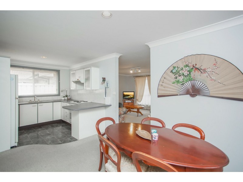 2/6 Casuarina Close, Old Bar NSW 2430