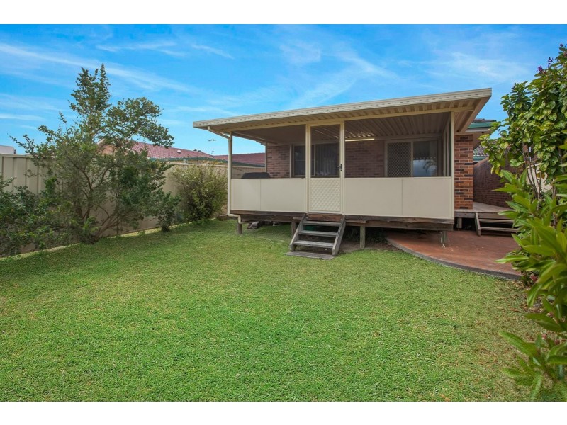 2/6 Casuarina Close, Old Bar NSW 2430