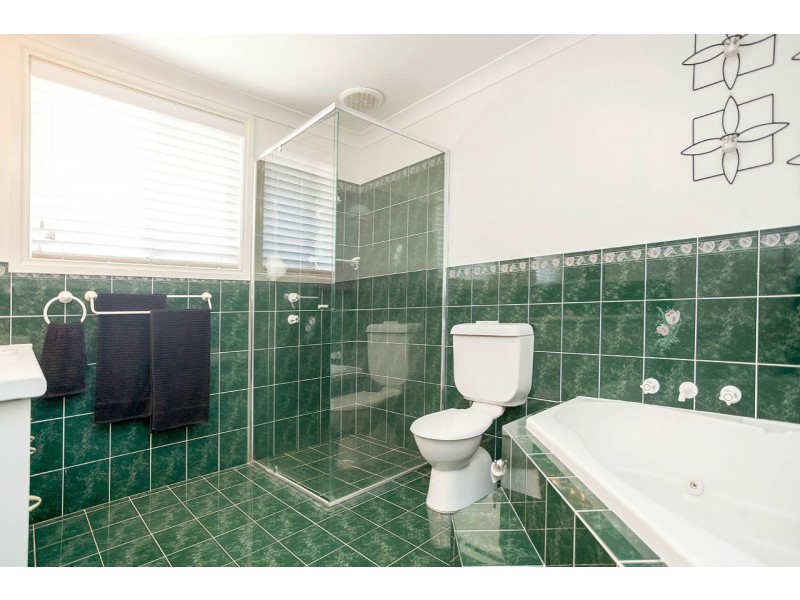 17 South Heron Road, Old Bar NSW 2430