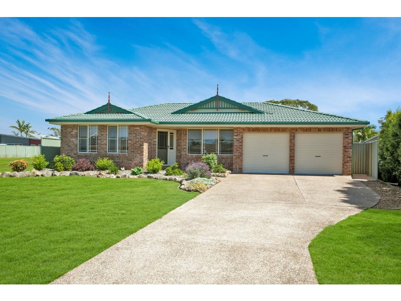 19 Pryor Crescent, Old Bar NSW 2430