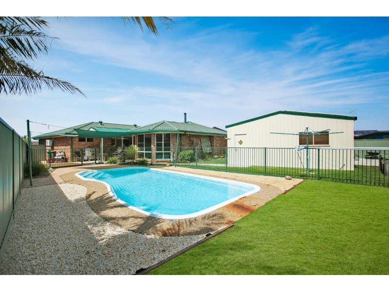 19 Pryor Crescent, Old Bar NSW 2430