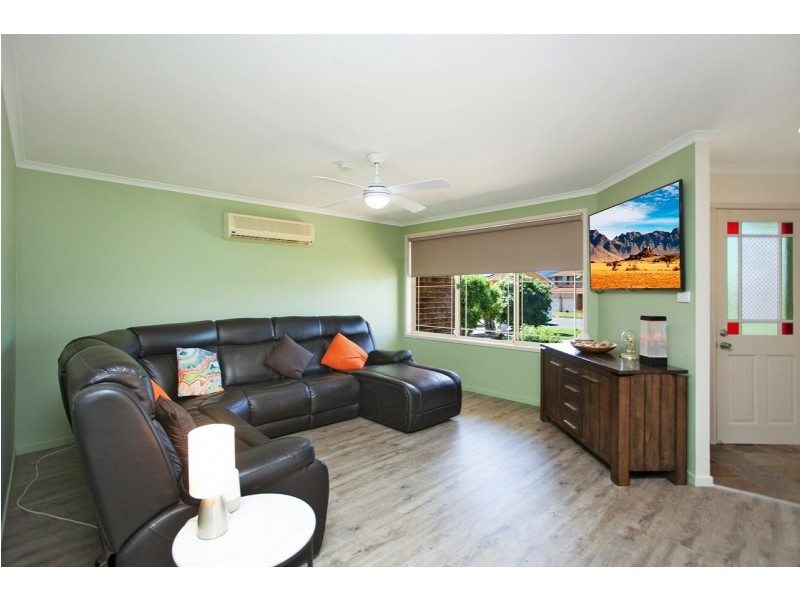 19 Pryor Crescent, Old Bar NSW 2430