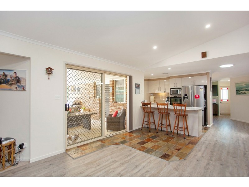 19 Pryor Crescent, Old Bar NSW 2430