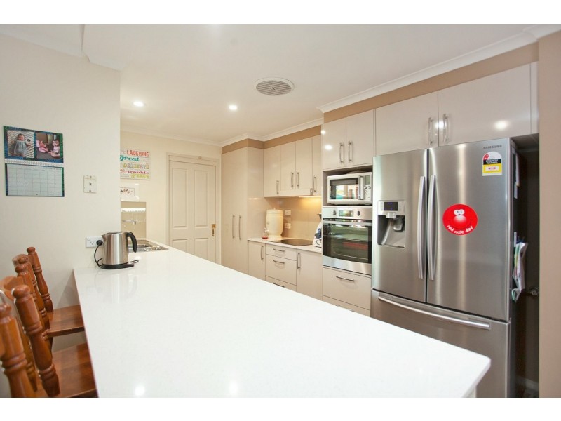 19 Pryor Crescent, Old Bar NSW 2430